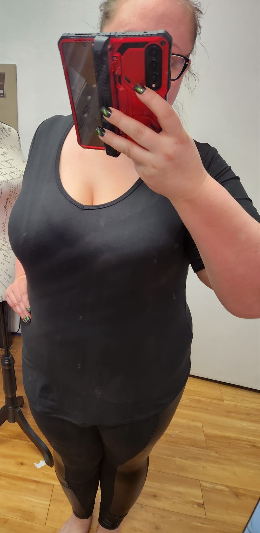 SOLID BLACK-V-NECK TUNIC - Like A Duchess
