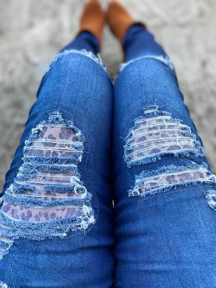 DISTRESSED STRETCH PATCH DENIM