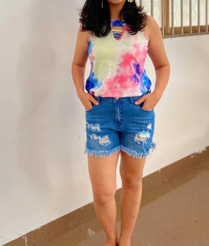 DISTRESSED STRETCH JEAN SHORTS - Like A Duchess
