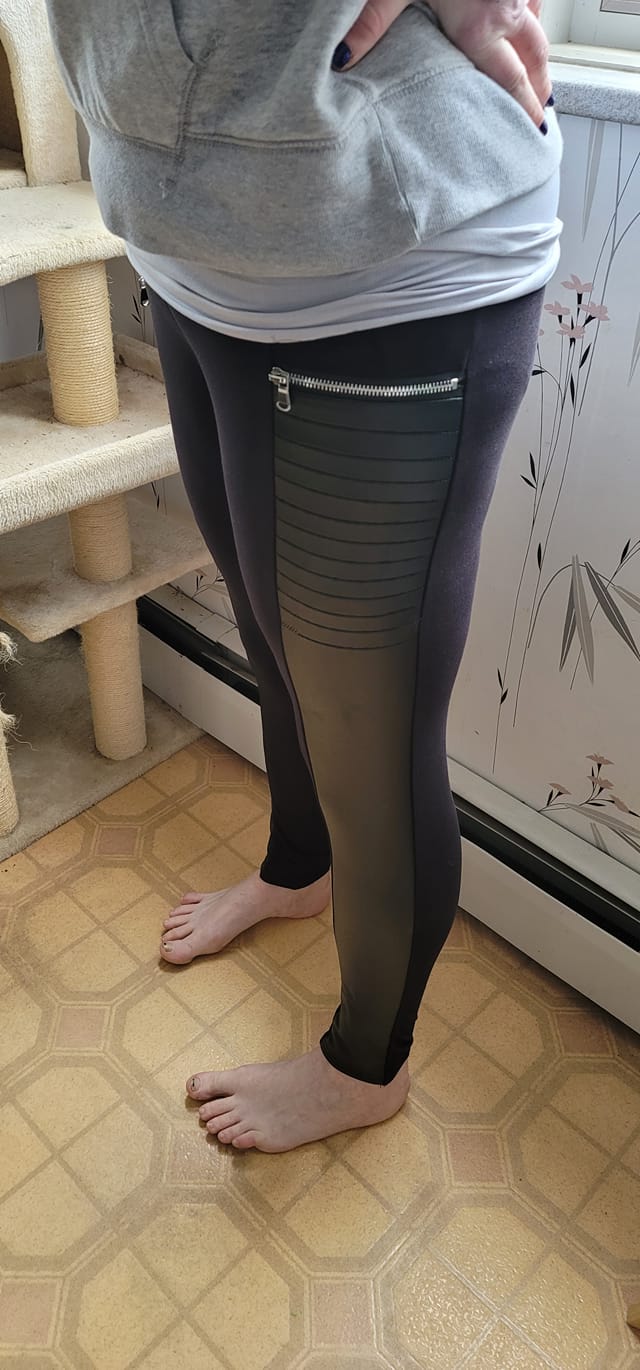 RIBBED FAUX LEATHER ZIPPER LEGGING - Like A Duchess