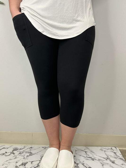 Black Capri w/ Pockets - Like A Duchess
