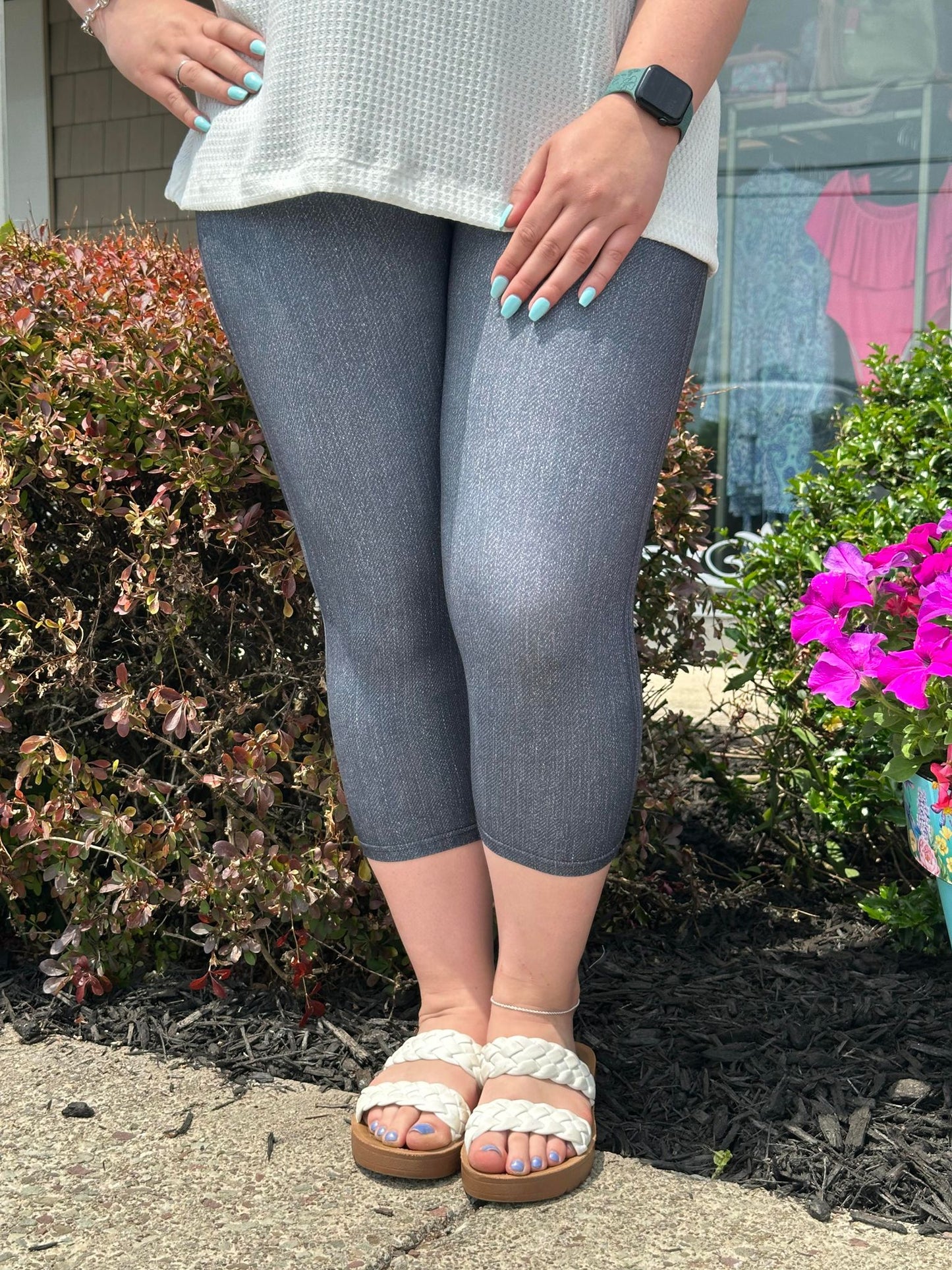 Black Denim Capri w/ Butt Pockets - Like A Duchess