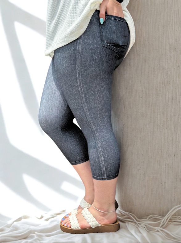 Black Denim Capri w/ Butt Pockets - Like A Duchess