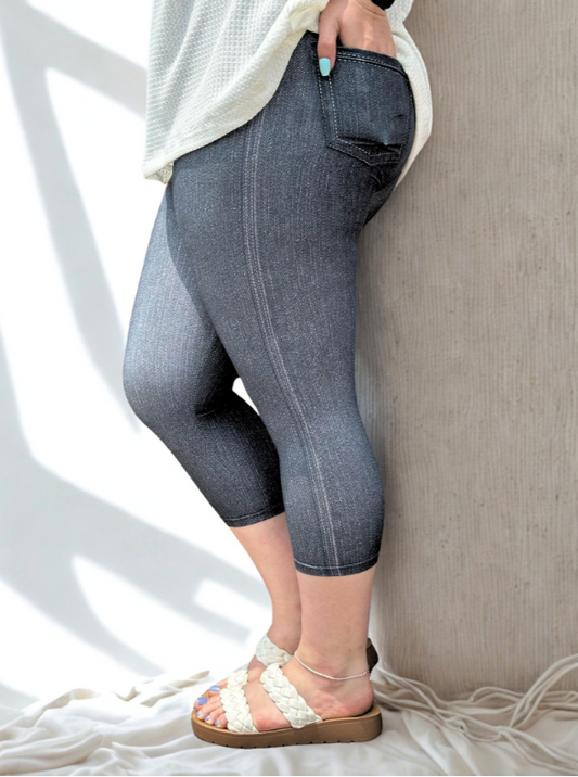 Black Denim Capri w/ Butt Pockets - Like A Duchess
