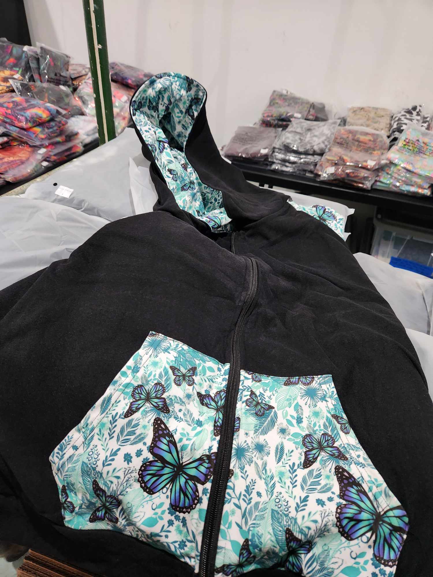 SOLID BLACK - BUTTER FLEECE LONG SLEEVE ZIP HOODIES - Like A Duchess