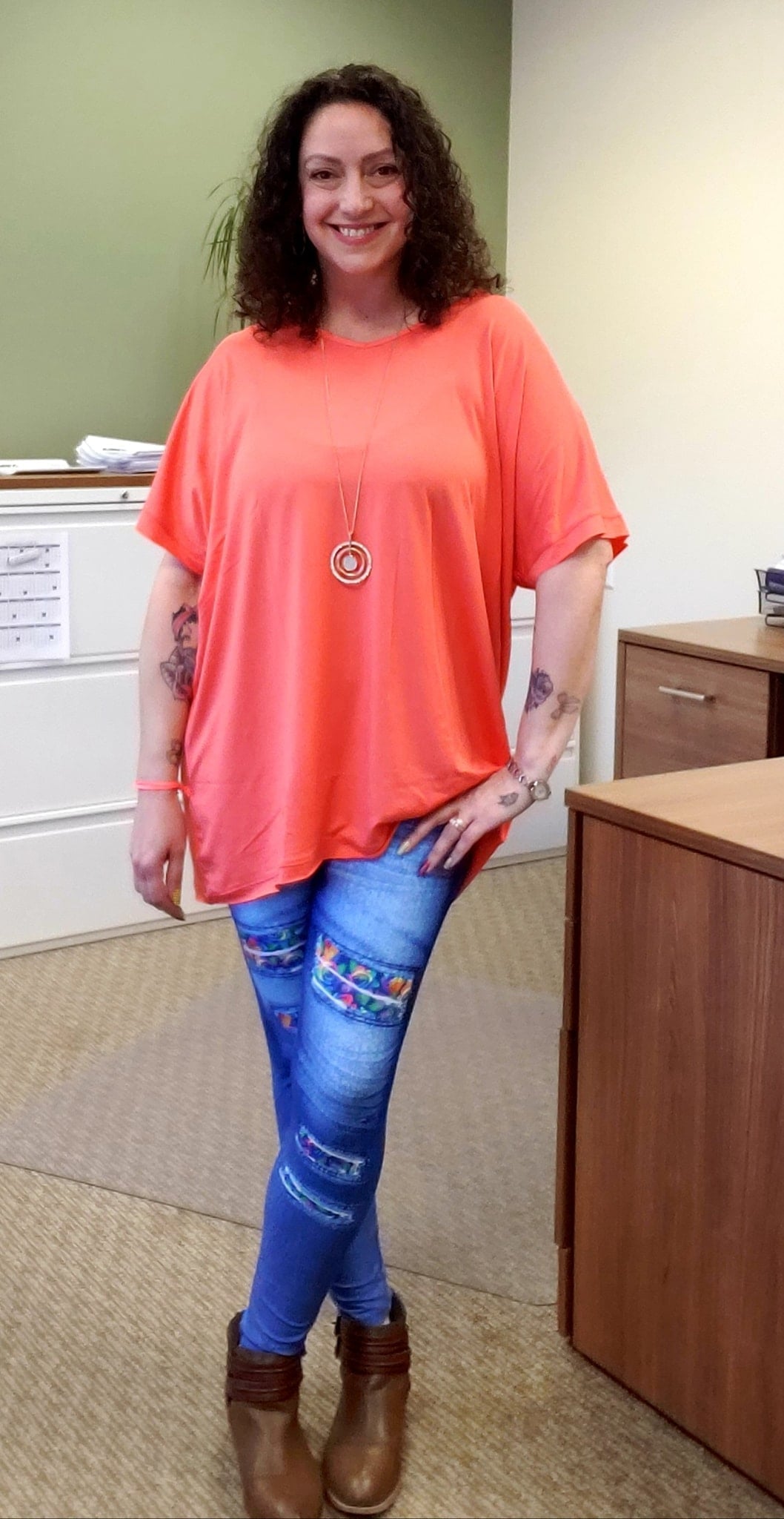 PAINTED FLORAL - DENIM RUN W/ BACK POCKETS - LEGGINGS/CAPRI - Like A Duchess